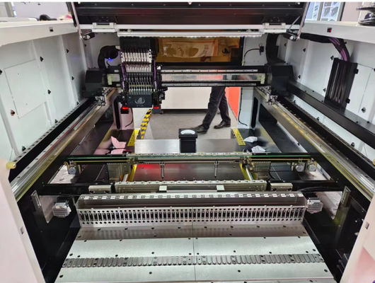Efficiënt ontworpen LED-lamp assemblage machine met onafhankelijke R & D software