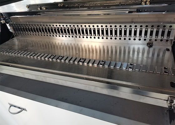 Hoge precisie 32 van de visiegroepering de oogst van voedersmt en plaatsmachine